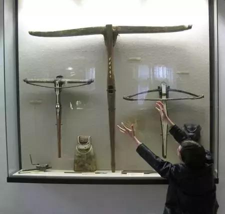 穷人的闪电：冷兵器时代的欧洲单兵远射*器武**