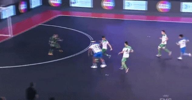 小罗五人制足球,足球精灵小罗过人技巧