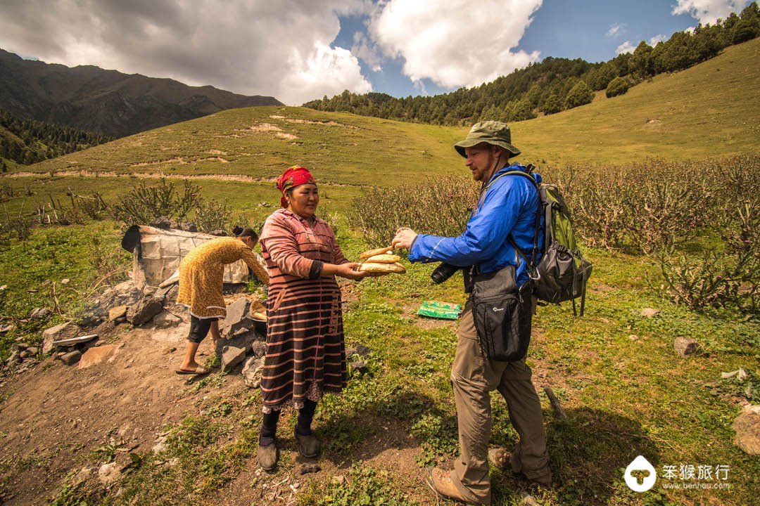 这里曾是中国领土，被誉为「中亚瑞士」，游客3天拿到电子签