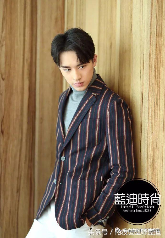 王俊凯节目穿戏服,王俊凯演唱会无边界穿搭