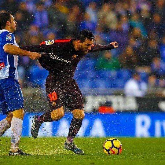 加泰德比梅西过人,国家德比梅西被几人铲倒