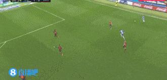 加泰德比梅西过人,国家德比梅西被几人铲倒