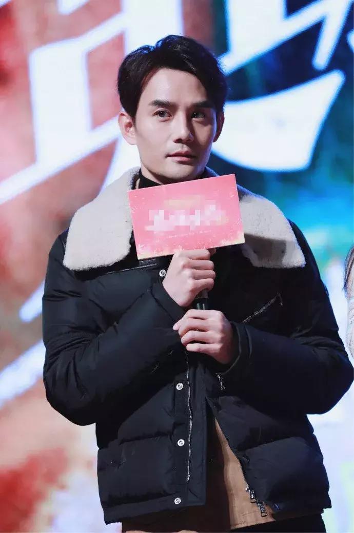 刘雯衣服怎么穿好看,冬季刘雯穿衣搭配