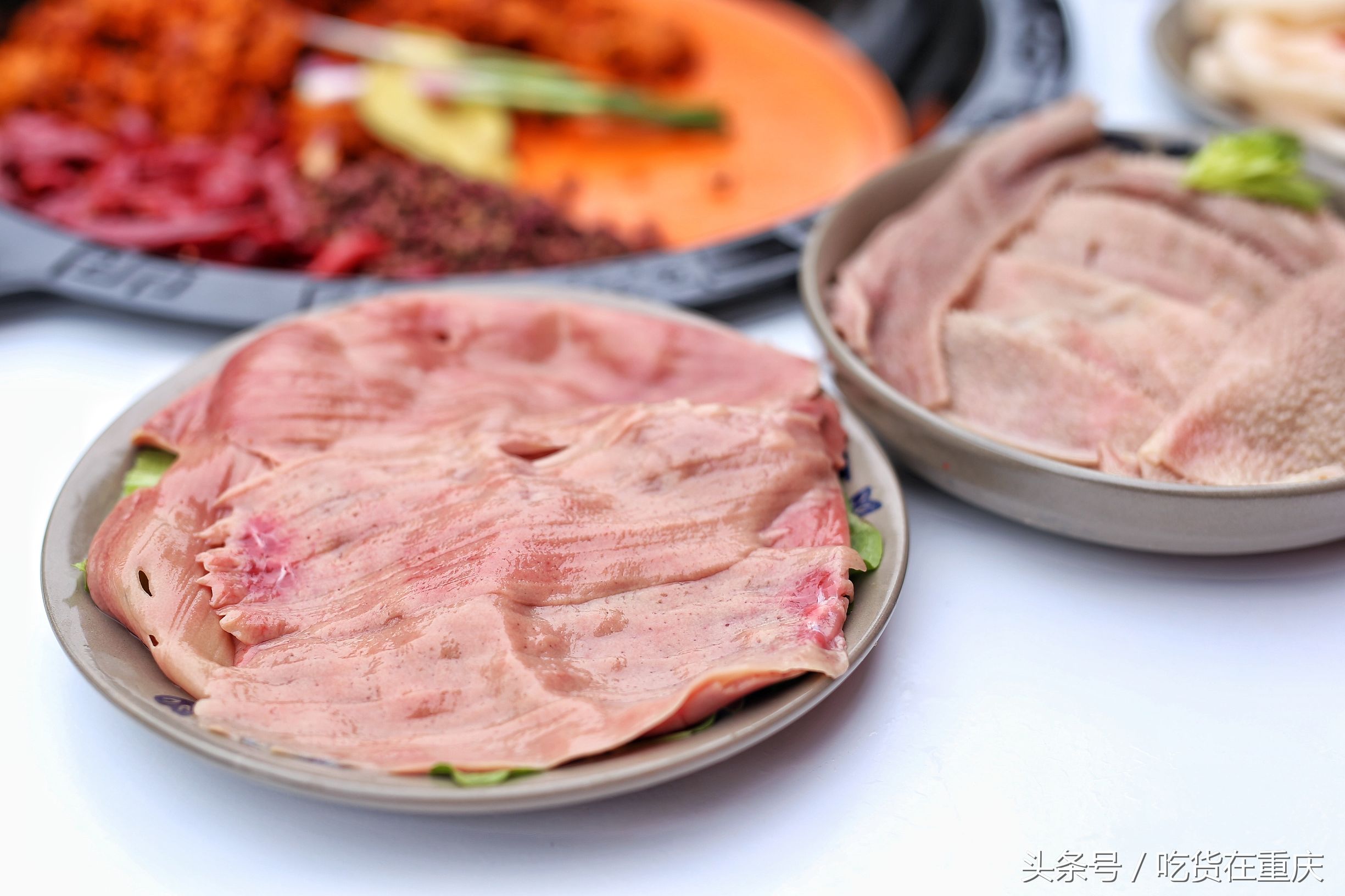 红得彻底，辣得翻天，“哈儿军长”的火锅逗是不一样