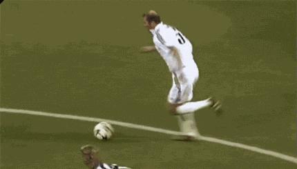 足坛十大动作明星,足坛十大专属经典过人动作