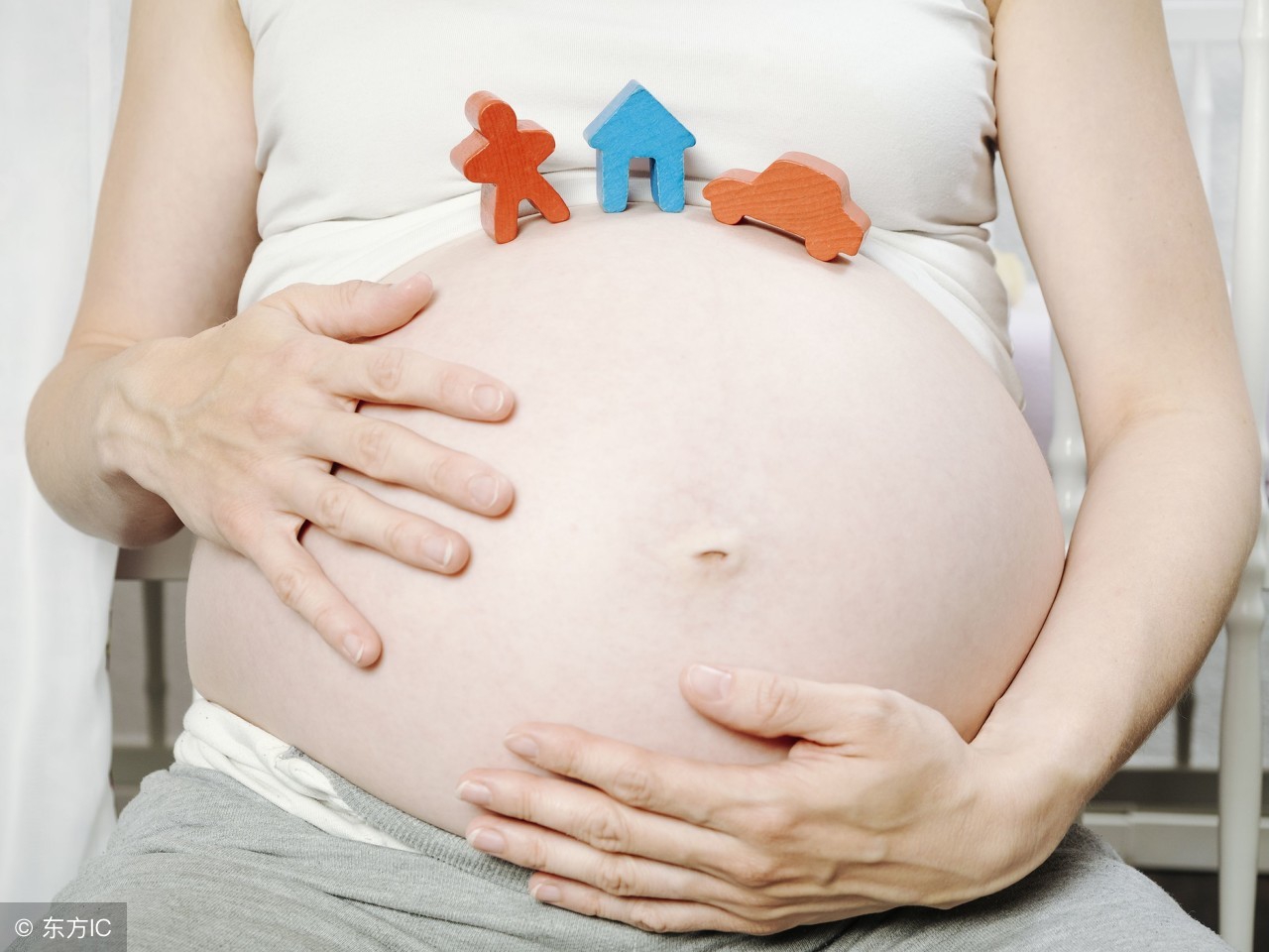 孕妇不知临产征兆，谨慎在马路上紧急生产