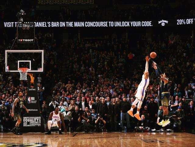 韦少抢断任人秀视频,威少刷神龟教学