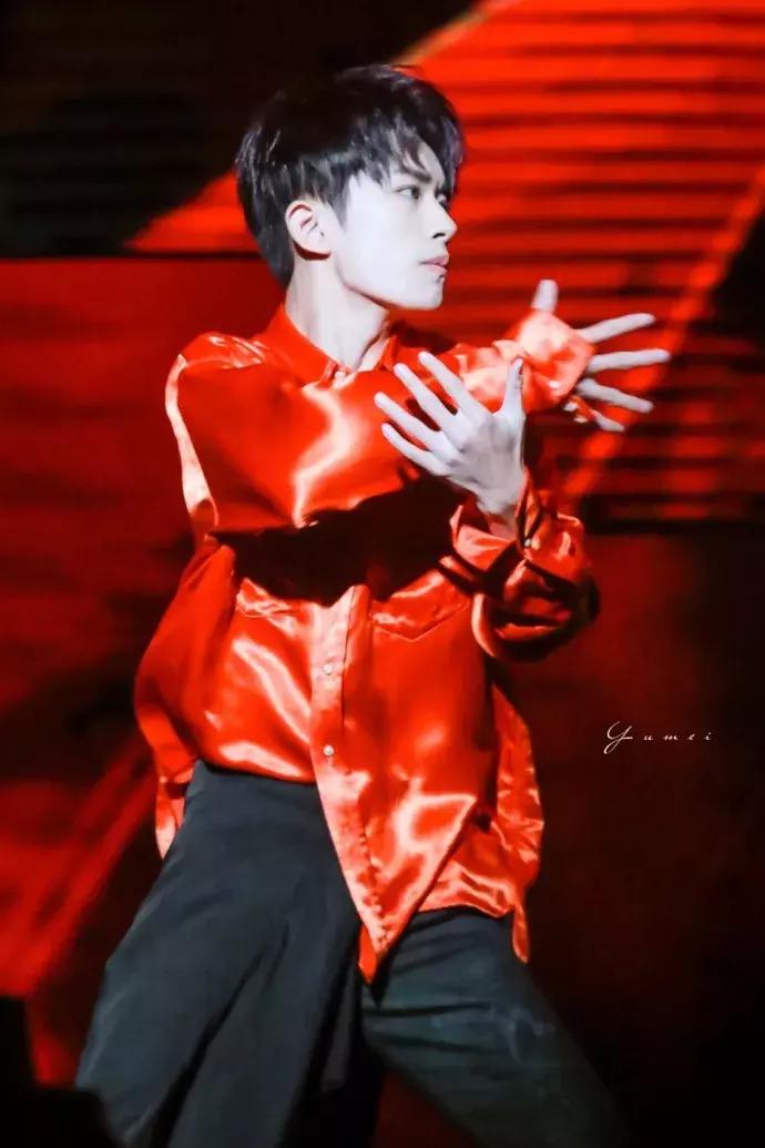 魔法城堡tfboys易烊千玺solo,易烊千玺个人舞台solo舞蹈