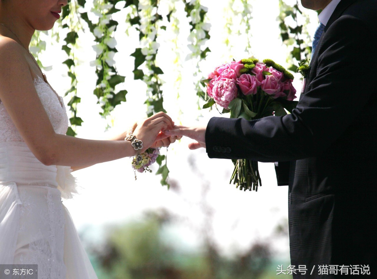 表妹结婚老公随2000，婚礼过后她发来43字短信，家里炸了锅