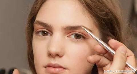 你还在烦恼眉毛少眉形差吗,你还在为每天画眉毛烦恼吗