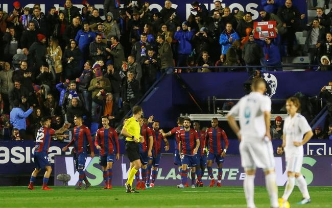 好好的5冠王生生变成了保4队！皇马硬把自家球迷逼成了段子手