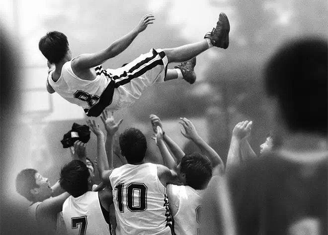 你的第一件球衣是哪个队的,还记得你的第一件球衣是几号吗