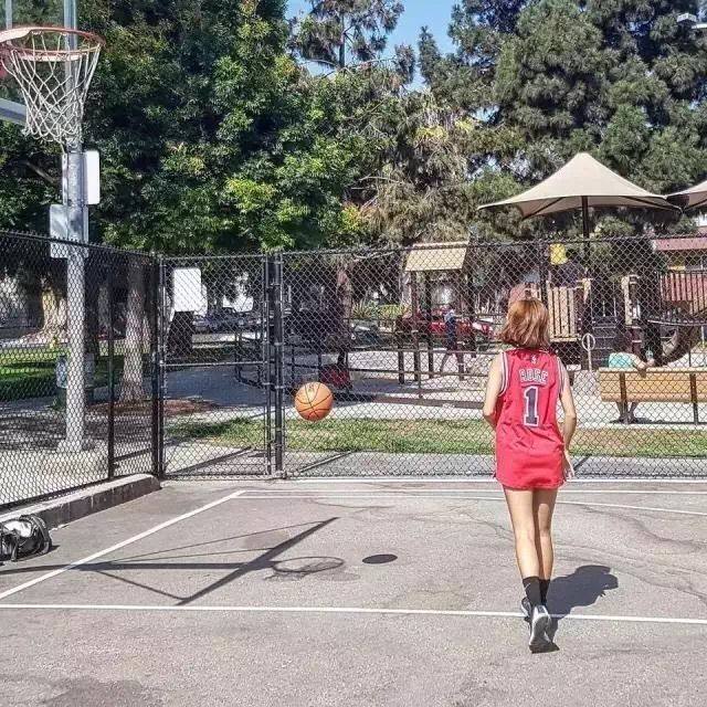 你的第一件球衣是哪个队的,还记得你的第一件球衣是几号吗