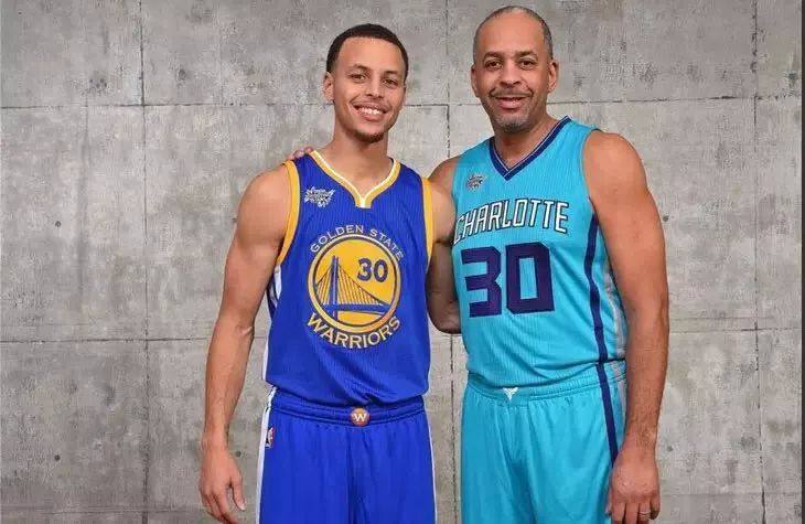 你的第一件球衣是哪个队的,还记得你的第一件球衣是几号吗