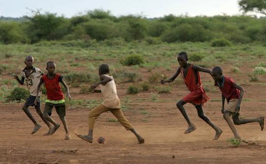 实拍：那些饱受摧残的非洲儿童，穷得让人无法想象！