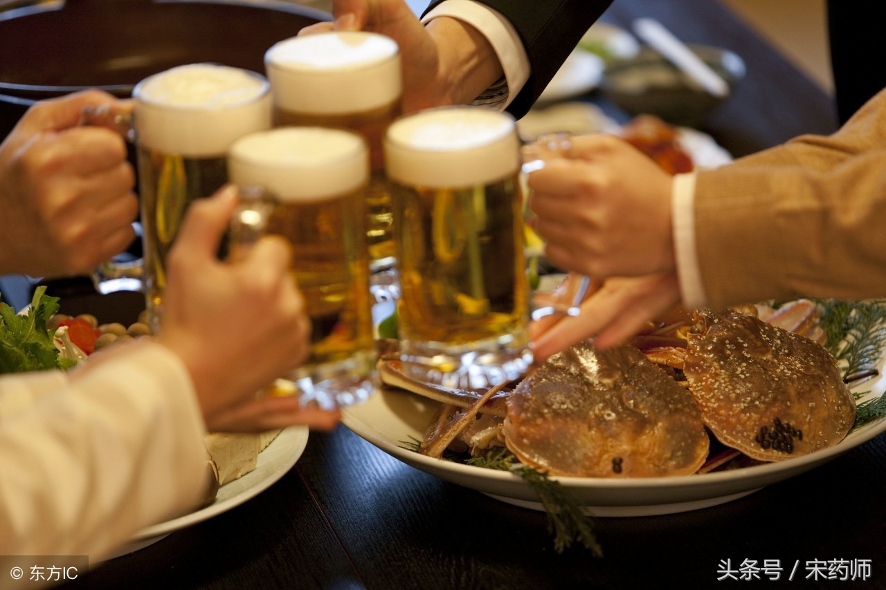 发了一天低烧要吃退烧药吗,一天吃五种不同的药需要关注什么