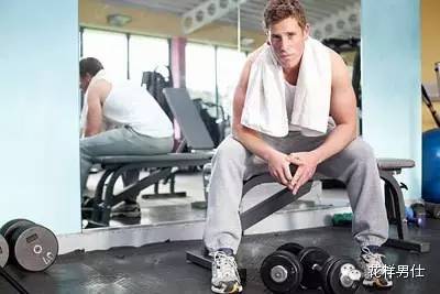 潮流就是在穿搭中感受自我,潮流运动的衣服穿搭