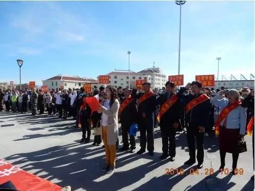 脱贫致富奔小康一个都不能少,脱贫致富踏上幸福路