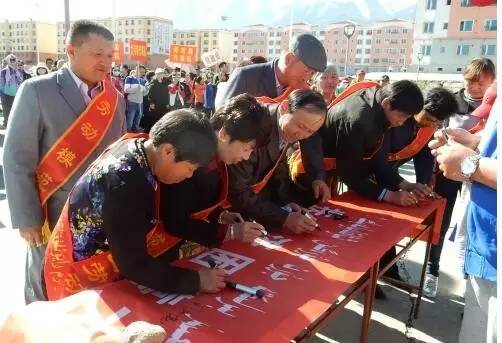 脱贫致富奔小康一个都不能少,脱贫致富踏上幸福路