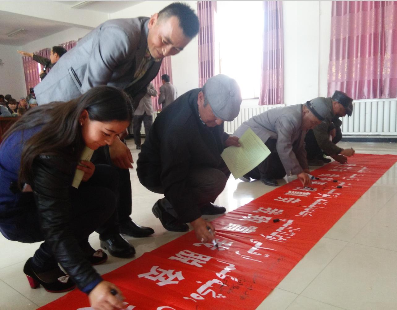 脱贫致富奔小康一个都不能少,脱贫致富踏上幸福路