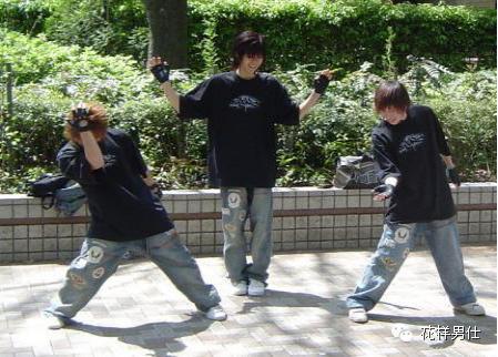 潮流就是在穿搭中感受自我,潮流运动的衣服穿搭