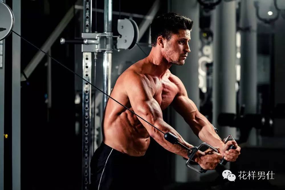 潮流就是在穿搭中感受自我,潮流运动的衣服穿搭