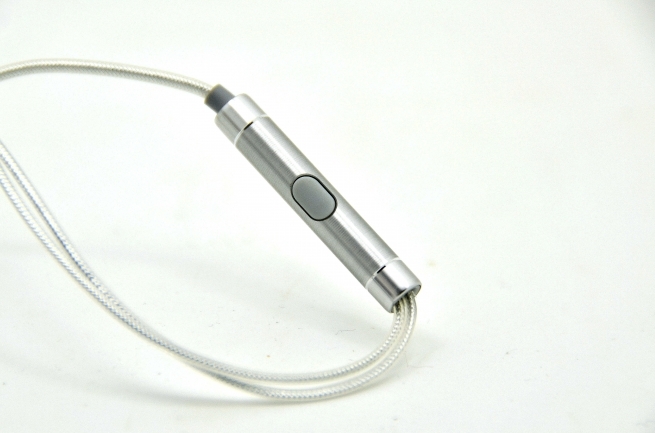 金属感十足的耳机,发光头戴式耳机测评