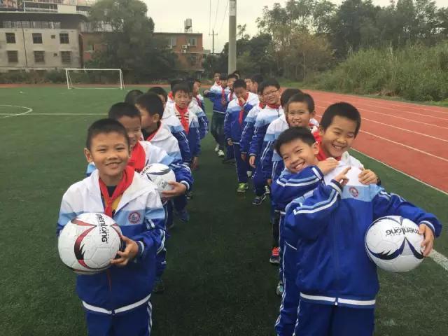 圆了马保小学孩子们的足球梦，福建这50支少年足球队还需帮忙