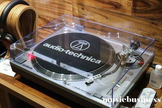 争奇斗艳，看看CES上与黑胶有关的新玩意！