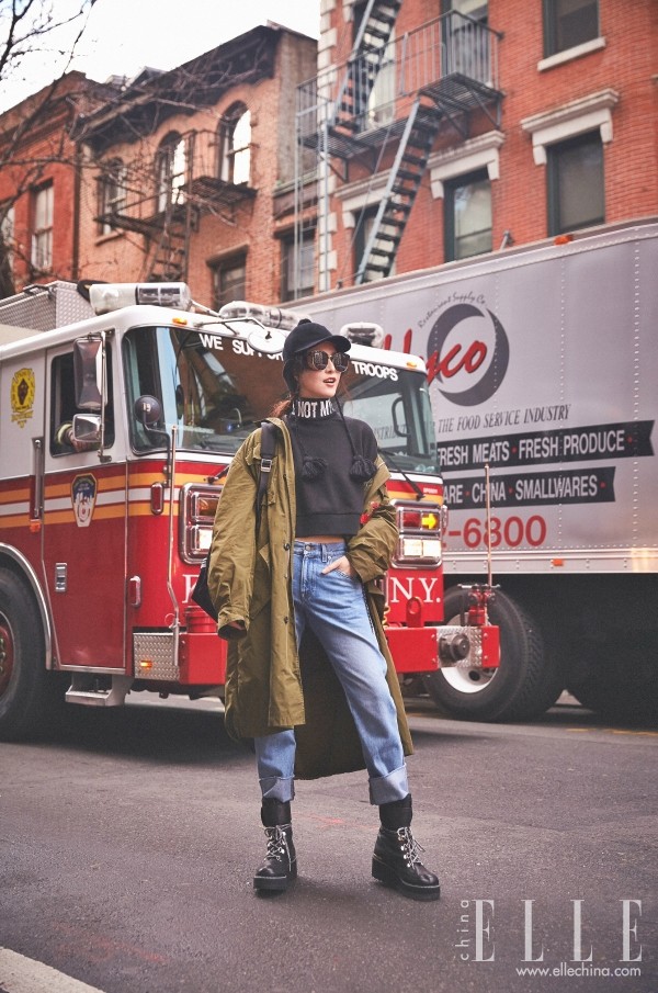 马丁靴牛仔裤配卫衣女,关晓彤马丁靴同款