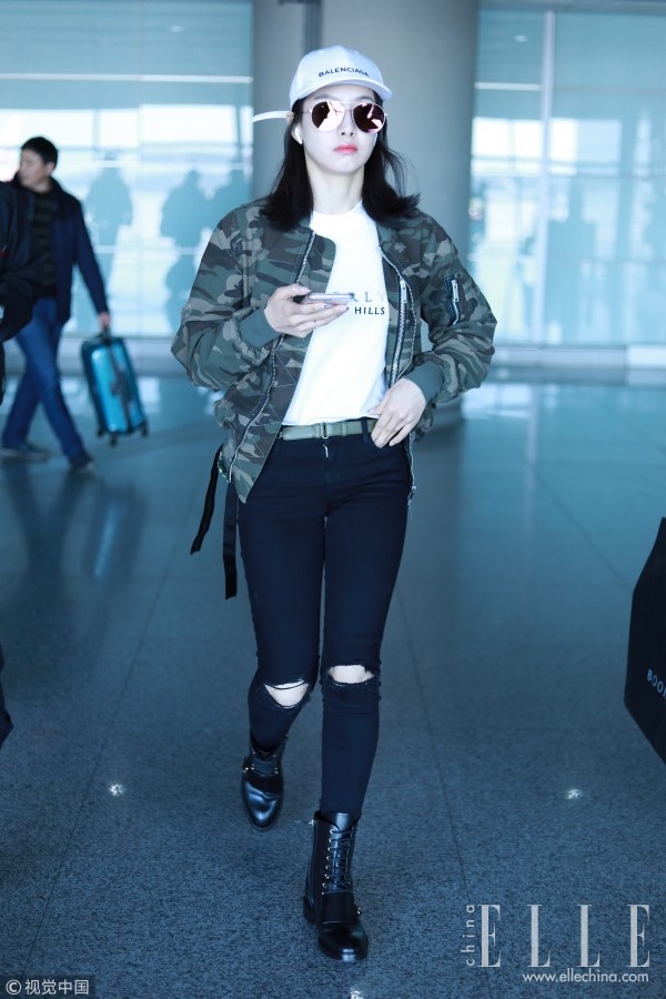 马丁靴牛仔裤配卫衣女,关晓彤马丁靴同款