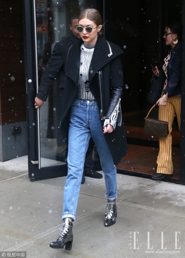 马丁靴牛仔裤配卫衣女,关晓彤马丁靴同款