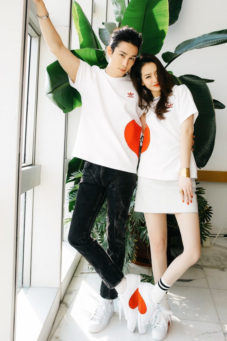 adidas新款情人节限定2023,adidasoriginals高帮银色