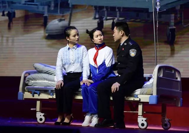 慰问演出感动,慰问演出现场震撼