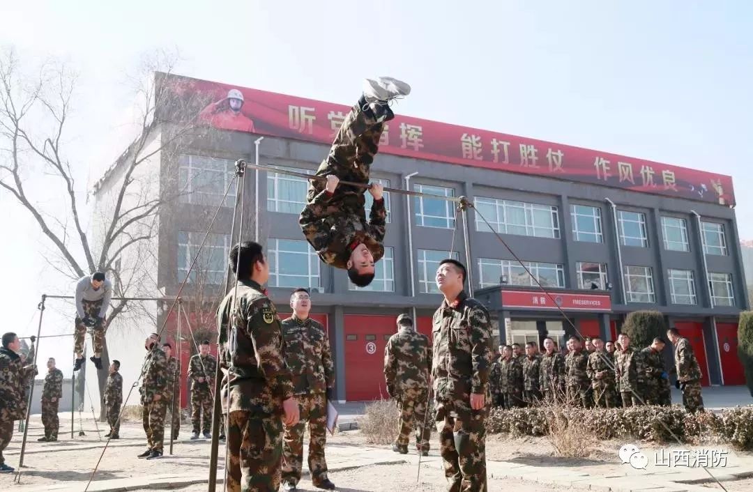 许三多做腹部绕杠做了多少个,腹部绕杆1000多个破纪录