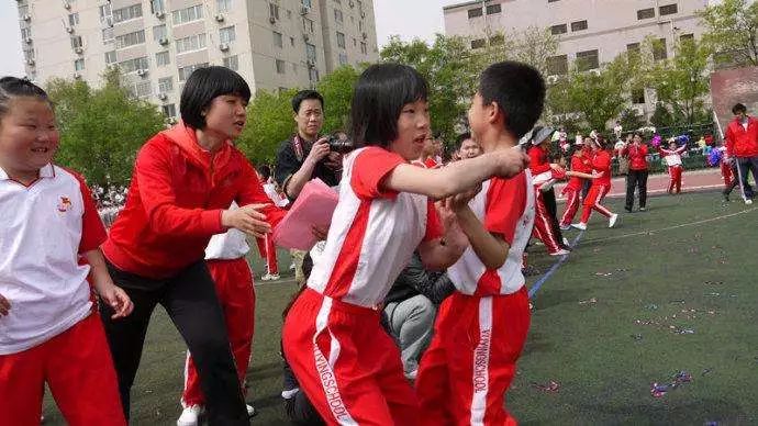 带着孩子去体育公园,带孩子参加体育运动