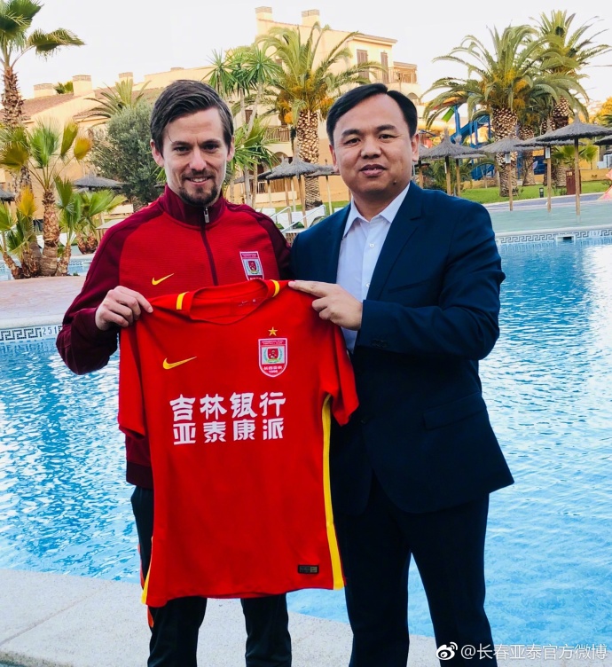 北京时间11点足坛快讯：布冯达成尤文出场500次里程碑