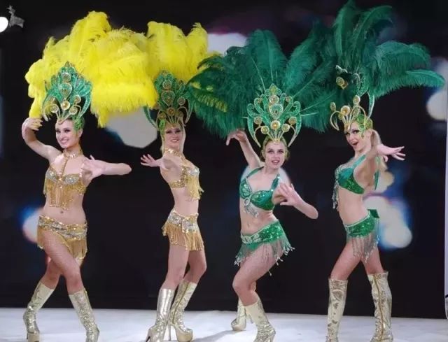 驻马店的打铁花表演时间,赏花灯表演