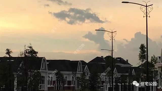 直播中国人在马来西亚建房全过程，一栋造价100万，你觉得咋样？