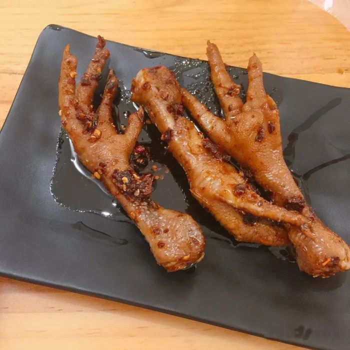 原来好多热门苍蝇馆子的干货，都可以抽真空、当特产带走！