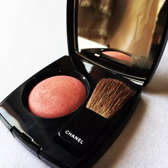 女孩子奢侈一点、买点化妆品怎么了？