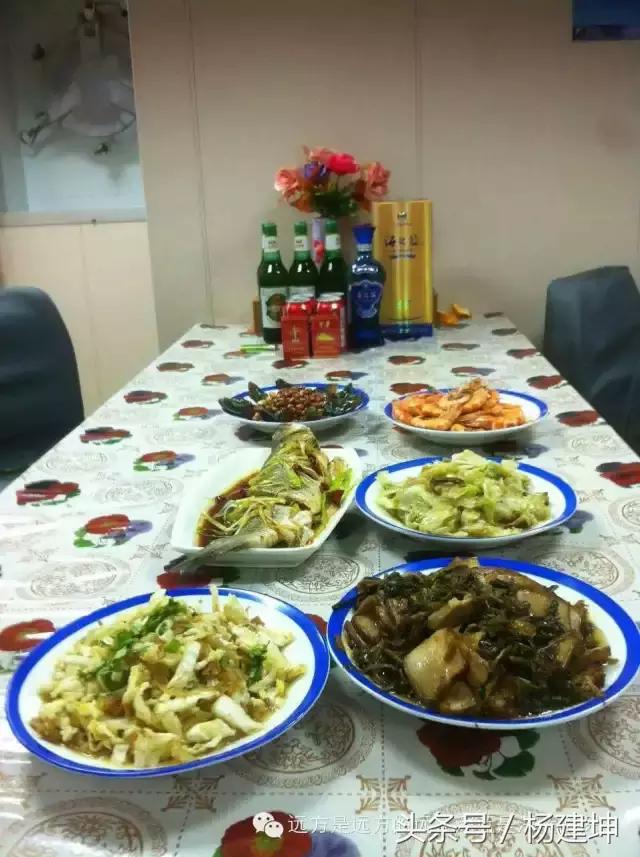 这就是船员，一年又一年，一天又一天，船上的年