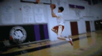 篮球防守如何急停视频,急停技术怎么摆脱防守者