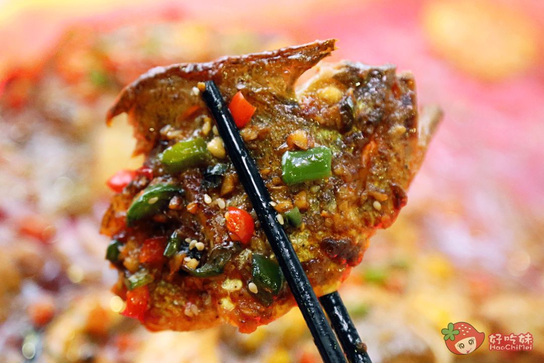 首家会发光的水晶烤鱼，会起飞的火锅自带霸气特效，打响2月第1战