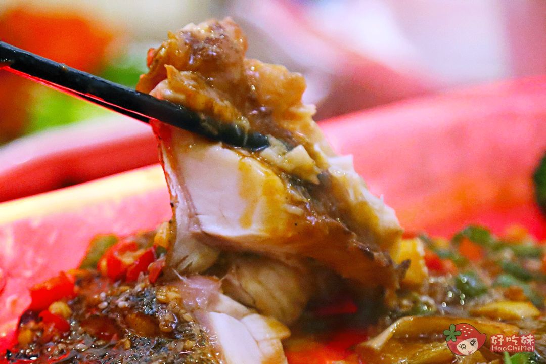 首家会发光的水晶烤鱼，会起飞的火锅自带霸气特效，打响2月第1战