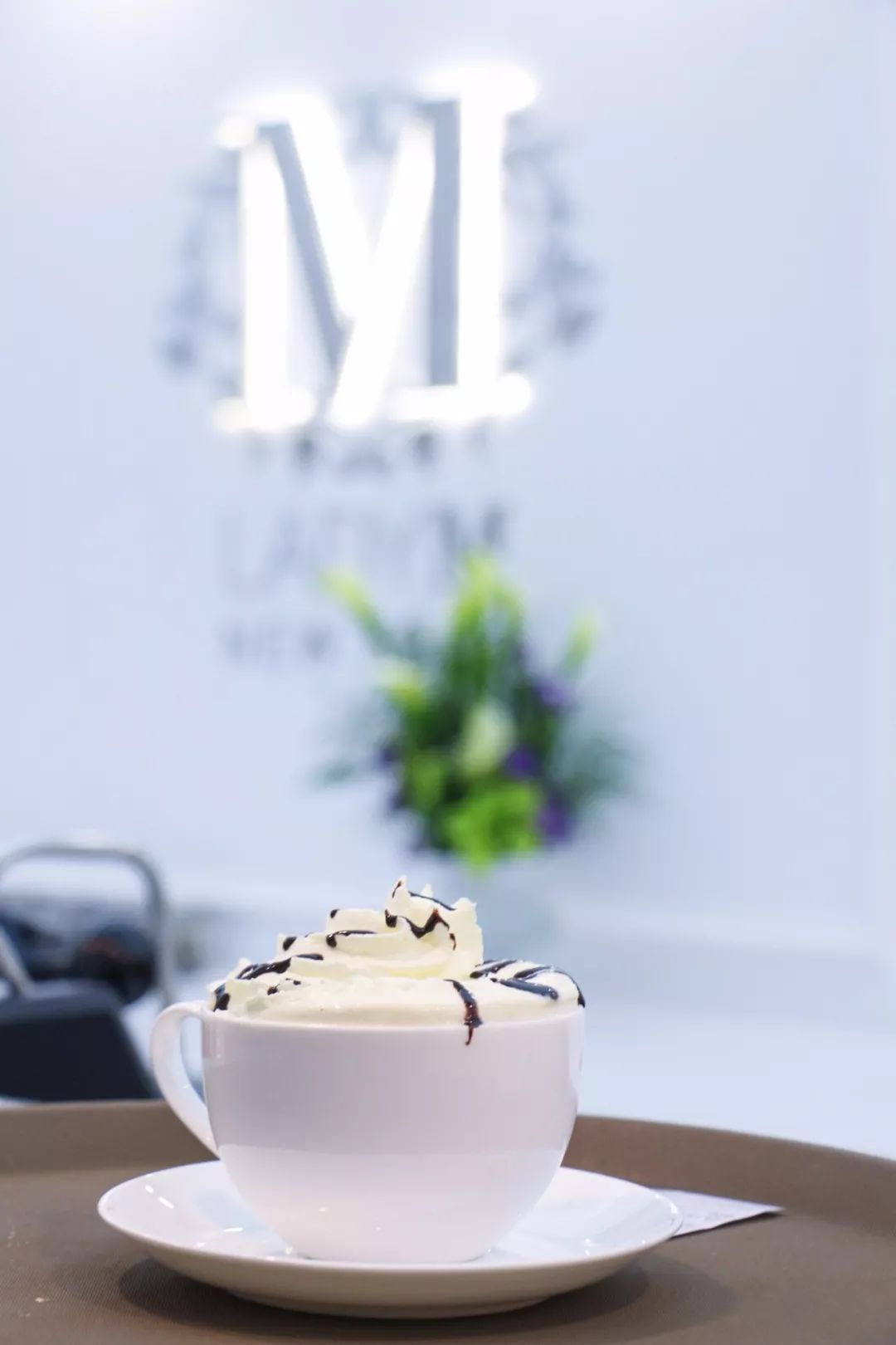 为了这口蛋糕，有人等了5小时，队伍长到连警察都出动