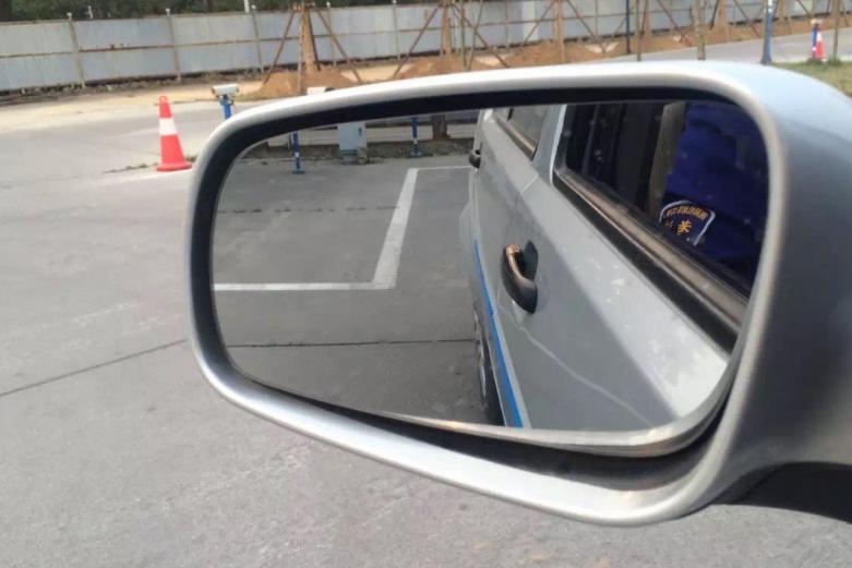 科目二倒车入库左右后视镜不平行,科目二倒车入库后视镜平行