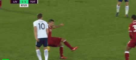 足球场上不道德的操作,足球跳水违反体育精神