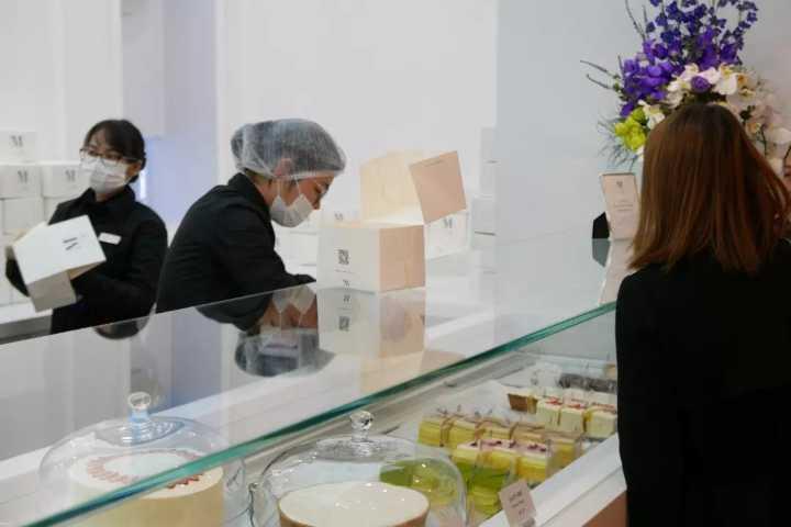 200人排队，黄牛大军集结！LadyM杭州首店开卖！