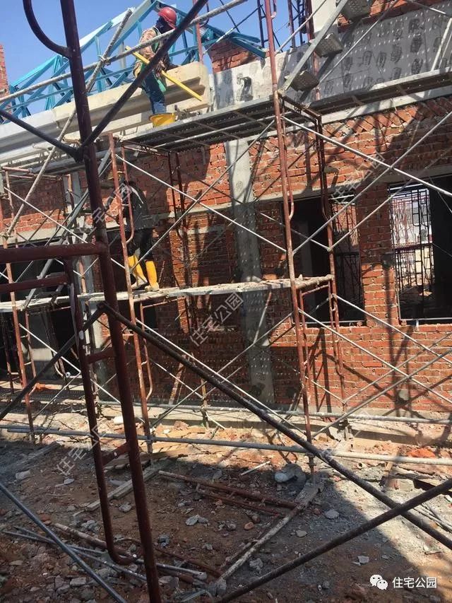 直播中国人在马来西亚建房全过程，一栋造价100万，你觉得咋样？